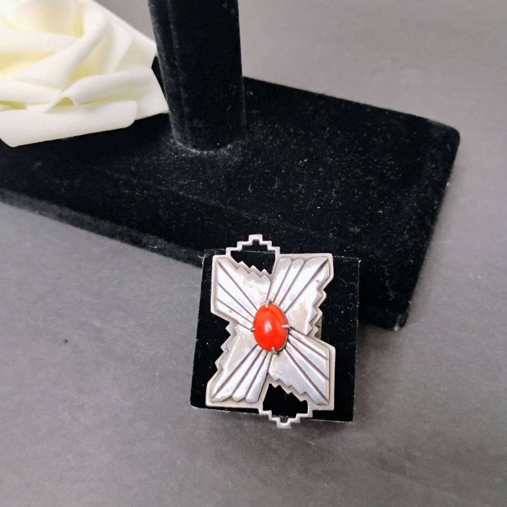 Sterling Silver Zia Sun Symbol Coral Centerpiece Womens Size 6.5 Ring Stamped